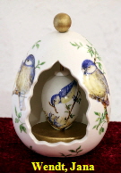 DMF-3419_Blaumeisen-Ei-im-Ei_Blick-1